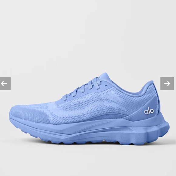 Alo Runner in Crystal Clear Blue - Picture 2 of 7